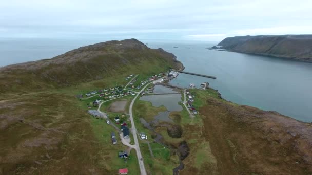 ノルウェー北部のバレンツ海沿岸北岬(Nordkapp)からの空中映像. — ストック動画