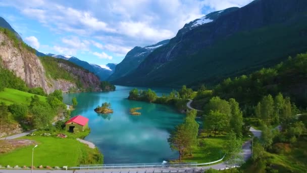 Hermosa naturaleza Noruega paisaje natural. Imágenes aéreas lovatnet lake . — Vídeo de stock