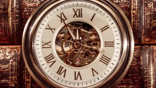 Horloge antique cadran close-up. Vintage montre de poche. — Video