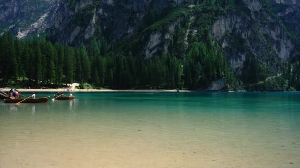 Lago di Braies i Dolomiterna, Italien Alperna — Stockvideo