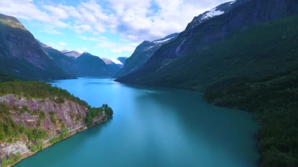 Güzel Doğa Norveç doğal manzarası. Lovatnet Gölü 'nün hava görüntüleri.. — Stok video
