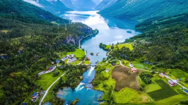 Schöne Naturlandschaft Norwegens. Luftaufnahmen vom Lovatnet-See. — Stockvideo