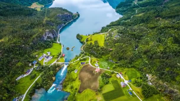 Hermosa naturaleza Noruega paisaje natural. Imágenes aéreas lovatnet lake . — Vídeos de Stock