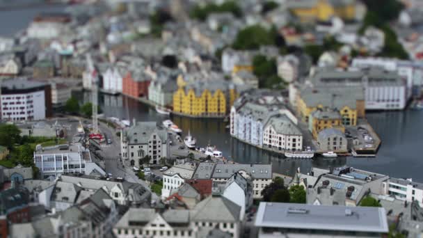 Aksla en la ciudad de Alesund lente de cambio de inclinación, Noruega — Vídeo de stock