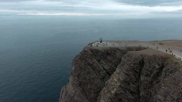 Εναέρια πλάνα από την ακτή Barents Sea North Cape (Nordkapp) στη βόρεια Νορβηγία. — Αρχείο Βίντεο