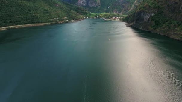 Bella Natura Norvegia paesaggio naturale. Sognefjord o Sognefjorden, Norvegia Flam — Video Stock