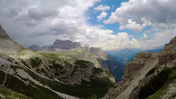 Dolomites Alplerinde Ulusal Doğa Parkı Tre Cime. İtalya 'nın güzel doğası. — Stok video