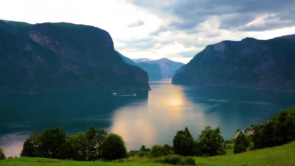 Gyönyörű természet Norvégia természeti táj. Sognefjord vagy Sognefjorden, Norvégia Flam — Stock videók