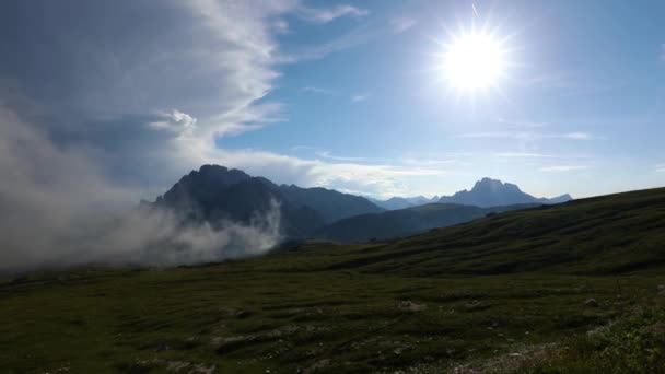 Национальный природный парк Tre Cime In the Dolomites Alps. Красивая природа Италии. — стоковое видео