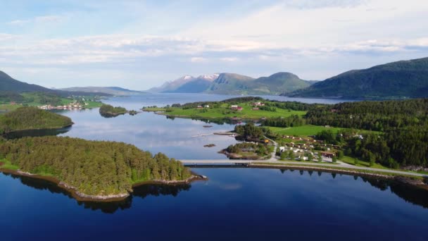 Rekaman udara Beautiful Nature Norway. Penerbangan drone FPV udara. — Stok Video