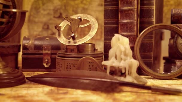 nature morte vintage sur une ancienne carte en 1565 .