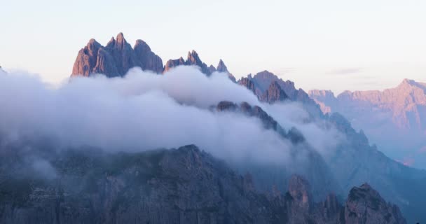 Nationaler Naturpark Drei Zinnen in den Dolomiten. Schöne Natur Italiens. — Stockvideo