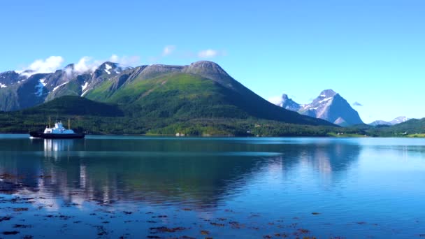 Σταυρός φεριμπότ. Όμορφη φύση Νορβηγία. — Αρχείο Βίντεο