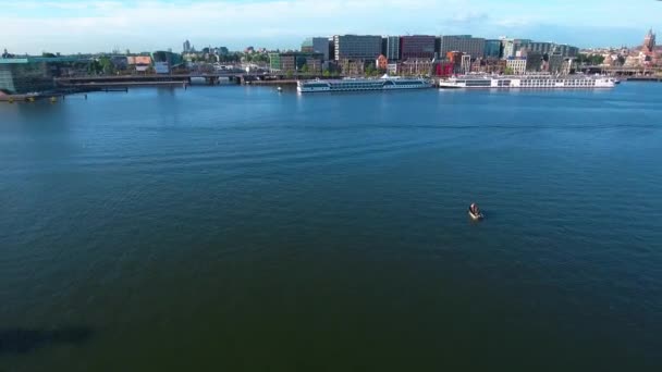 Stadt-Luftaufnahme über Amsterdam, Niederlande. Blick aus dem Vogelflug — Stockvideo