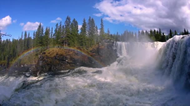 Slow motion video Vattenfallet Ristafallet i västra Jamtland räknas upp som ett av Sveriges vackraste vattenfall. — Stockvideo