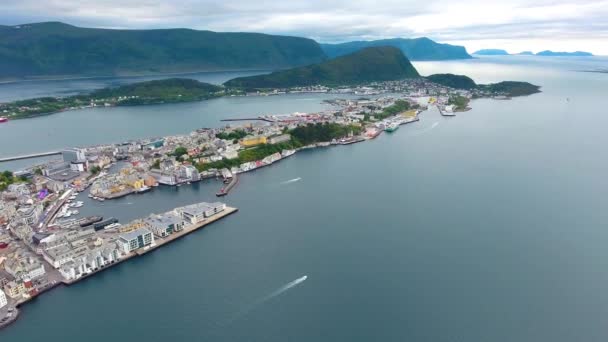 Aksla vid staden Alesund, Norge Flygbilder — Stockvideo