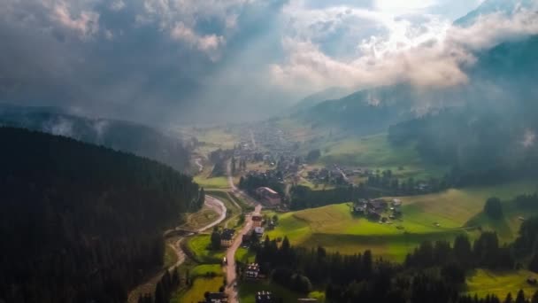 Sappada Italien Nordostecke der Dolomiten Alpen. Drohnenflüge aus der Luft. — Stockvideo
