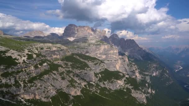 Национальный природный парк Tre Cime In the Dolomites Alps. Красивая природа Италии. — стоковое видео