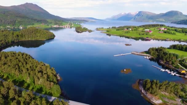 Imágenes aéreas Beautiful Nature Norway. Vuelos aéreos de aviones no tripulados FPV . — Vídeo de stock
