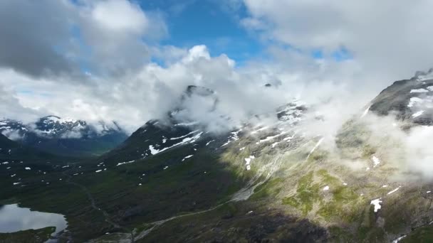 Αεροπλάνο Beautiful Nature Norway. Πετώντας πάνω από τις λίμνες και τα φιόρντα.Θέα από τη θέα του πουλιού. — Αρχείο Βίντεο