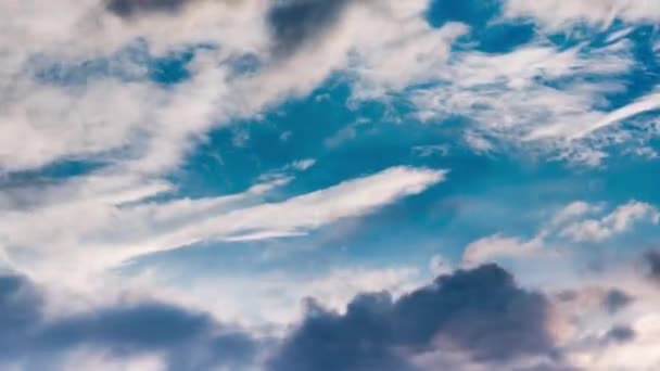 Beaux nuages en mouvement timelapse 