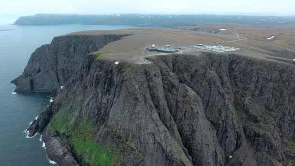 ノルウェー北部のバレンツ海沿岸北岬(Nordkapp)からの空中映像. — ストック動画