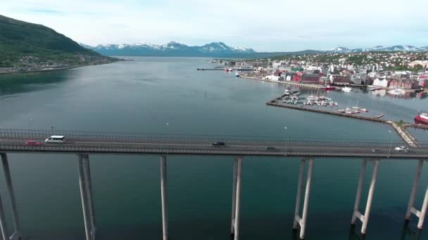 Puente de la ciudad Tromso, Noruega Imágenes aéreas — Vídeos de Stock