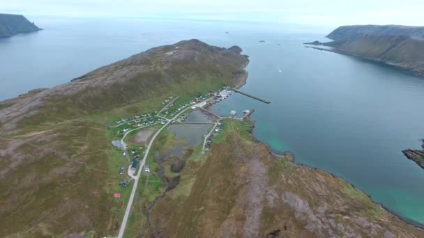 Kuzey Norveç 'teki Barents Denizi kıyısı Kuzey Burnu' ndan (Nordkapp) hava görüntüleri. — Stok video