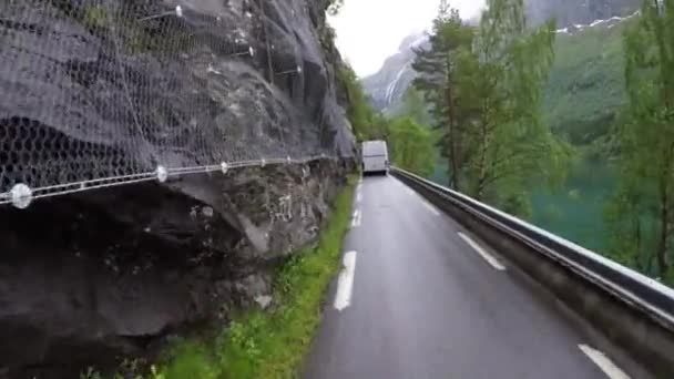 Norveç 'te Yolda Araba Kullanmak — Stok video