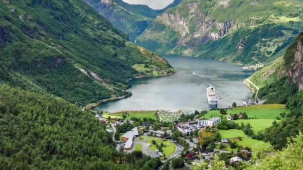 Timelapse, Geiranger fjord, Norway. Це 15-кілометрова гілка від Sunnylvsfjorden, яка є відгалуженням від Storfjorden (Великий фіорд).). — стокове відео