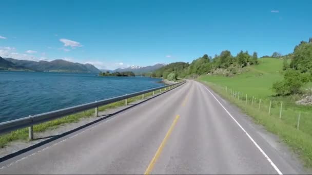 在挪威的一条路上开车 — 图库视频影像