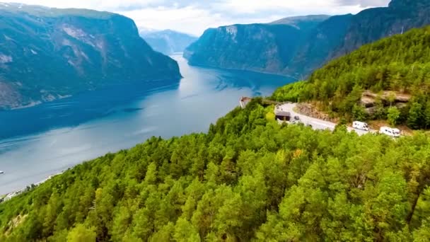 Stegastein Lookout Hermosa naturaleza Noruega vista aérea. Sognefjord o Sognefjorden, Noruega Flam — Vídeos de Stock