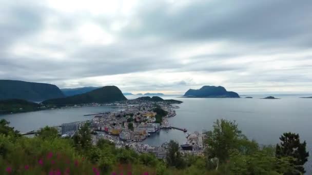 Aksla nella città di Alesund, Norvegia Filmati aerei — Video Stock