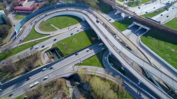 Luftaufnahme eines Autobahnkreuzes. Aufgenommen in 4K (Ultra-High Definition (UHD))) — Stockvideo