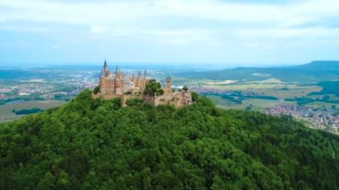 Hohenzollern Kalesi, Almanya. Hava FPV İHA uçuşları.