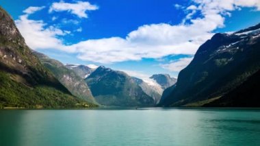 Güzel Doğa Norveç doğal manzarası. Lovatnet Gölü zaman aşımı.