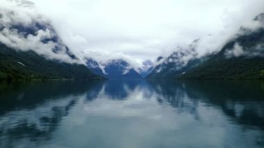 Güzel Doğa Norveç Doğal Lovatnet Gölü.