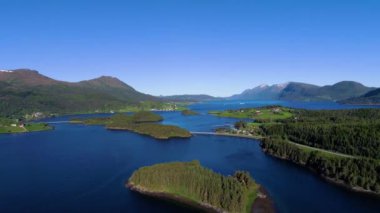 Havadan çekilen görüntüler Güzel Doğa Norveç. Hava FPV İHA uçuşları.