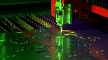 CNC lazer kesimi metal, modern endüstriyel teknoloji.