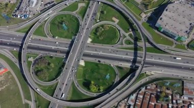 Moskova 'da bir otoyol kavşağının hava görüntüsü.