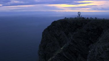 Kuzey Norveç 'te Barents Denizi kıyısı Kuzey Burnu (Nordkapp).