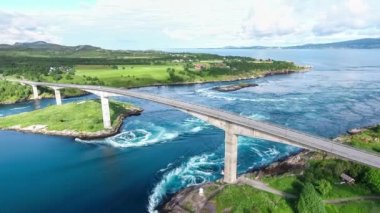 Saltstraumen, Nordland, Norveç Hava girdap jakuziler güzel doğa görüntüleyin. Saltstraumen dünyanın en güçlü gelgit akımları biri ile küçük bir Boğazı alır.