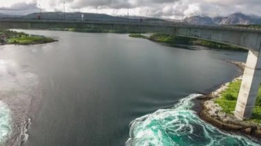 Saltstraumen, Nordland, Norveç Hava girdap jakuziler güzel doğa görüntüleyin. Saltstraumen dünyanın en güçlü gelgit akımları biri ile küçük bir Boğazı alır.