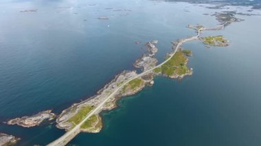 Atlantik Okyanusu Yolu veya Atlantik Yolu (Atlanterhavsveien) Norveç Yüzyılın İnşaatı olarak ödüllendirilmiştir 