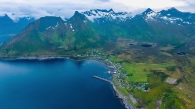 Mefjordvar, Senja adası. Güzel Doğa Norveç Doğal Arazi.