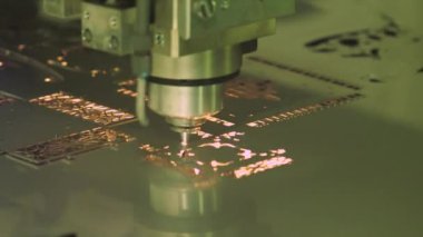 CNC lazer kesimi metal, modern endüstriyel teknoloji.