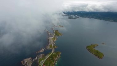 Atlantik Okyanusu Yolu veya Atlantik Yolu (Atlanterhavsveien) Norveç Yüzyılın İnşaatı olarak ödüllendirilmiştir 