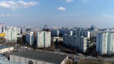 Moskova banliyösü. Kuşların uçuşu manzarası