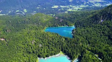 Lago di Fusine Gölü İtalya Alpleri. Hava FPV İHA uçuşları.