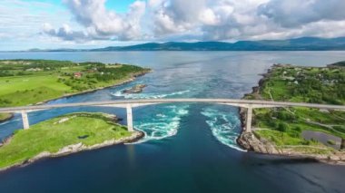 Saltstraumen, Nordland, Norveç Hava girdap jakuziler güzel doğa görüntüleyin. Saltstraumen dünyanın en güçlü gelgit akımları biri ile küçük bir Boğazı alır.